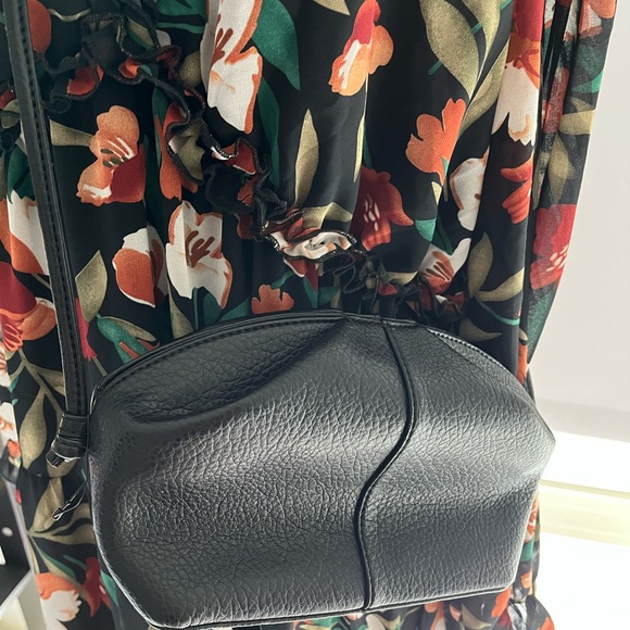 NEW Minimalist Black Vegan Leather Knotted Straps Crossbody Bag Banana Republic - Picture 2 of 4